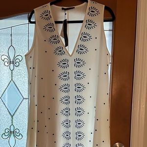 Adorable semi sheer beach cover up. Two pockets simple adorable. Xxl nwt